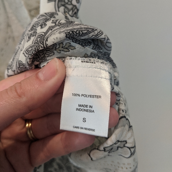 New York & company neutral wrap blouse small - Picture 4 of 6